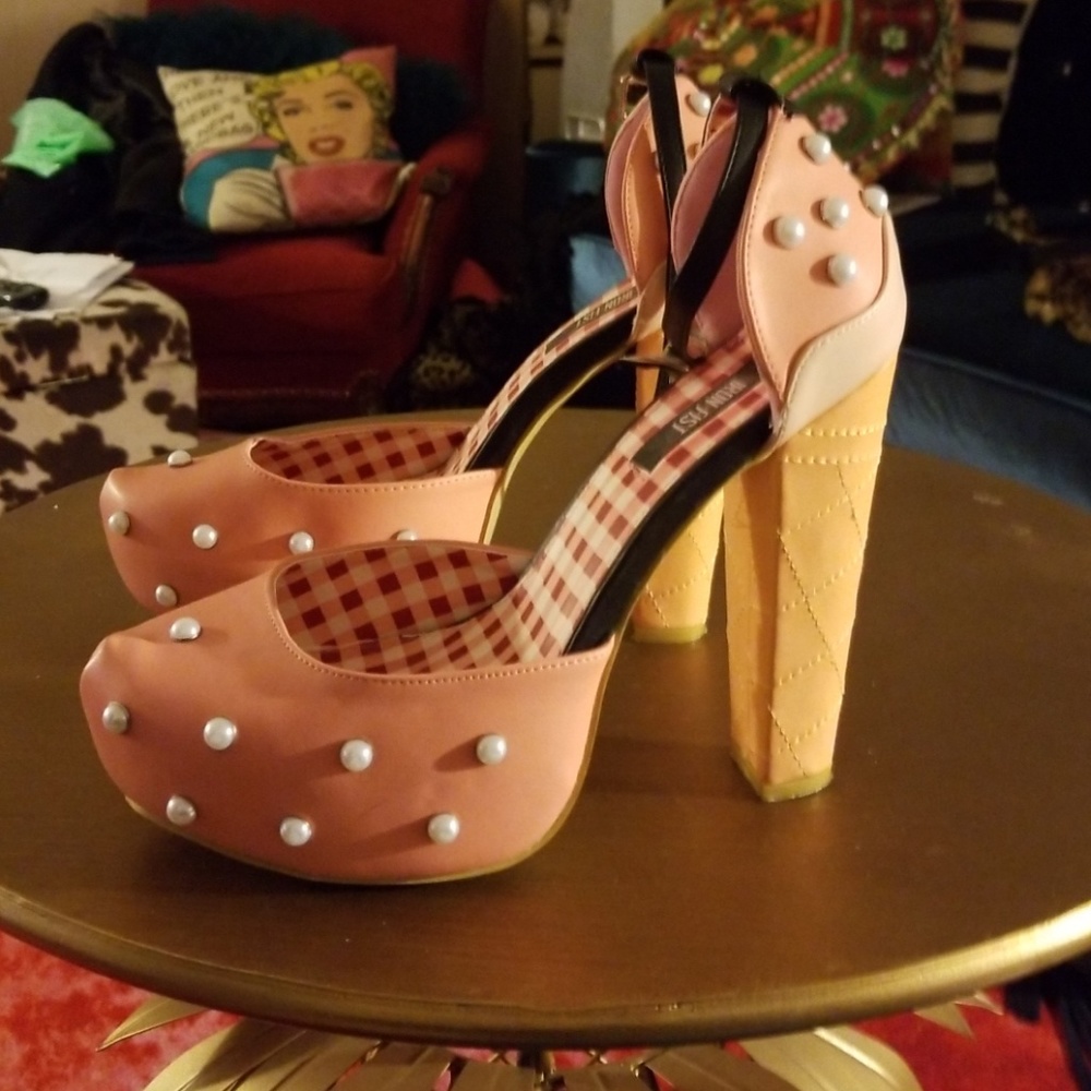 Pink ice cream cone heels